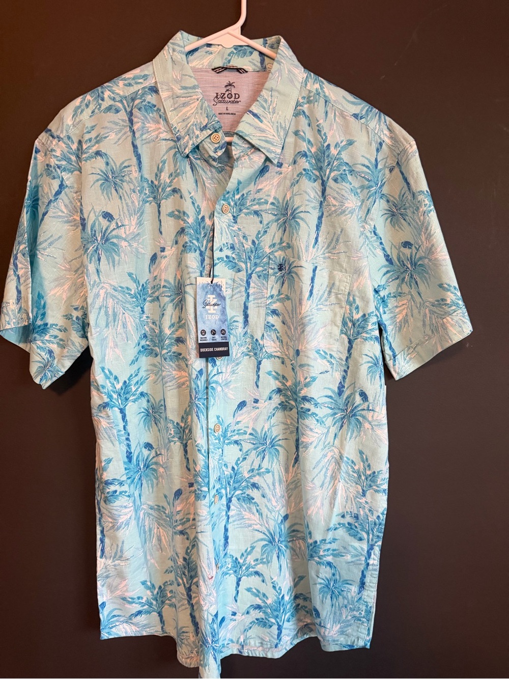 IZOD Saltwater Collection Men’s Camp Shirt. NWT - Picture 2 of 9